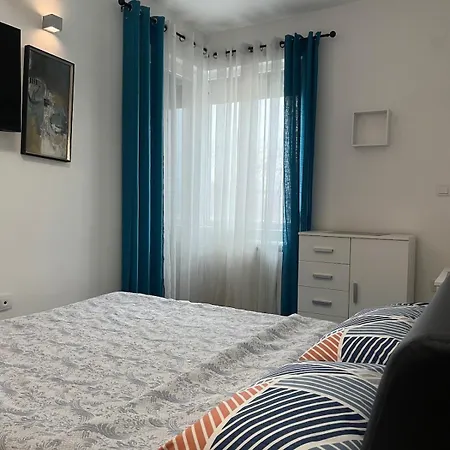 Modern Nearby Downtown & Peaceful Forest Park *
