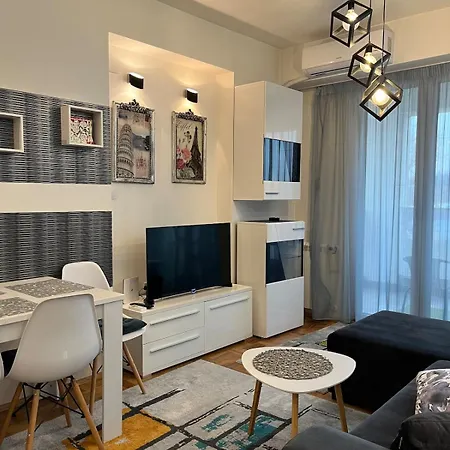 Modern Nearby Downtown & Peaceful Forest Park * Skopje