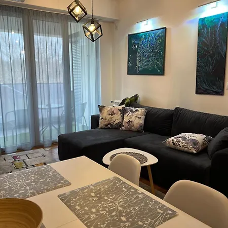 Apartment Modern Nearby Downtown & Peaceful Forest Park Skopje