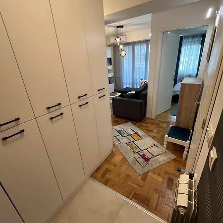 Modern Nearby Downtown & Peaceful Forest Park Apartment