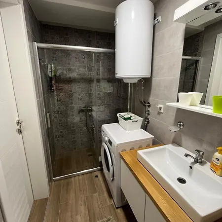 Modern Nearby Downtown & Peaceful Forest Park *