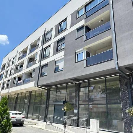 Apartment Modern Nearby Downtown & Peaceful Forest Park